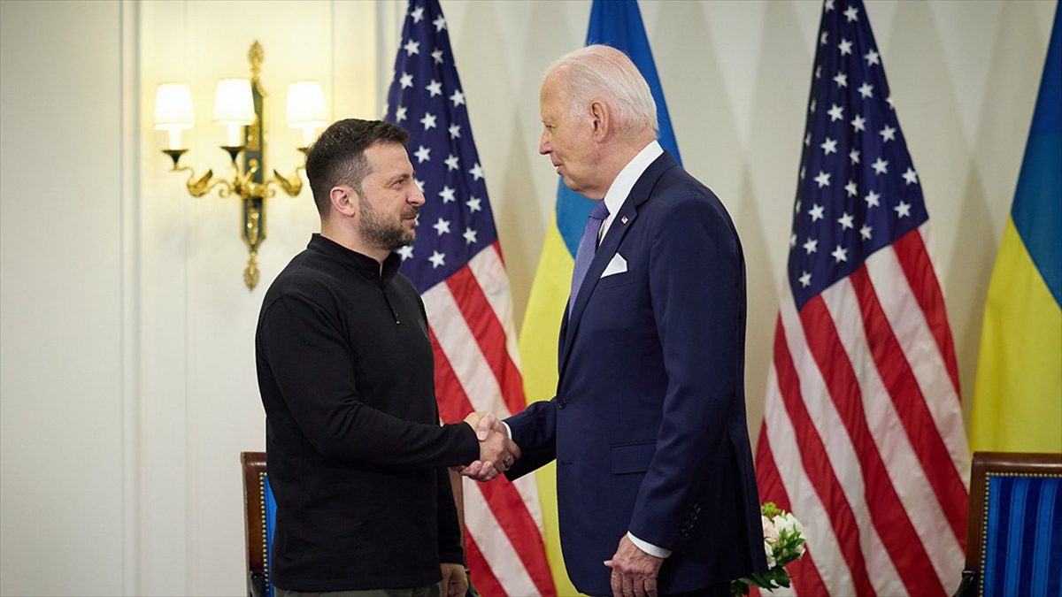 Biden, Zelenskiy ile görüşmesinde Ukrayna'ya tam desteğini yineledi