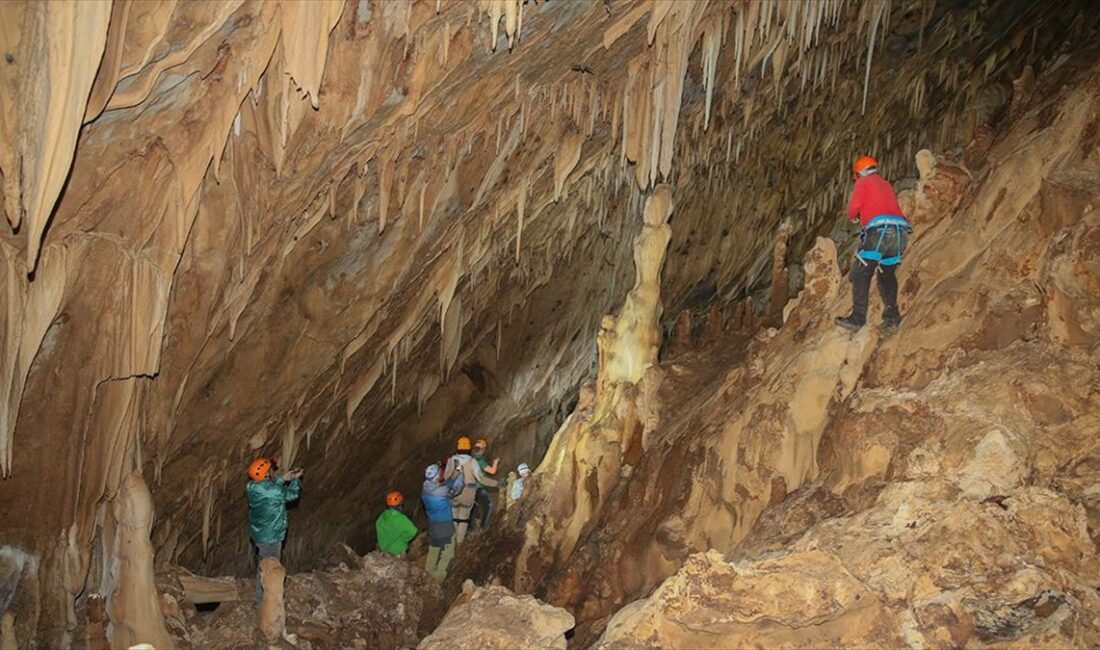 Hakkari'de Sümbül Mağarası'nı tanıtmak