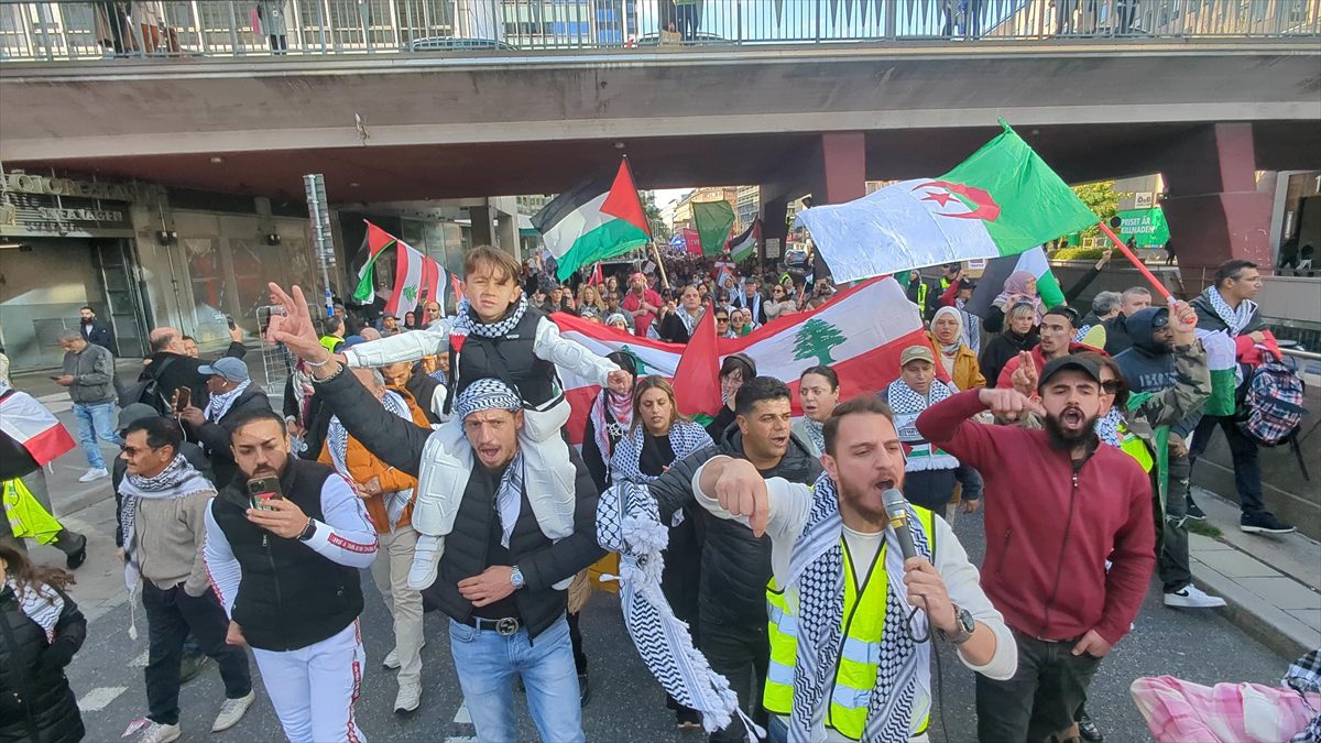 İsrail'in Gazze ve Lübnan'a saldırıları İsveç'te protesto edildi