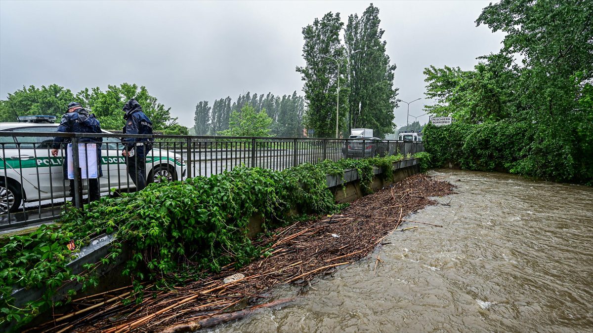 İtalya’da olumsuz hava koşulları can aldı