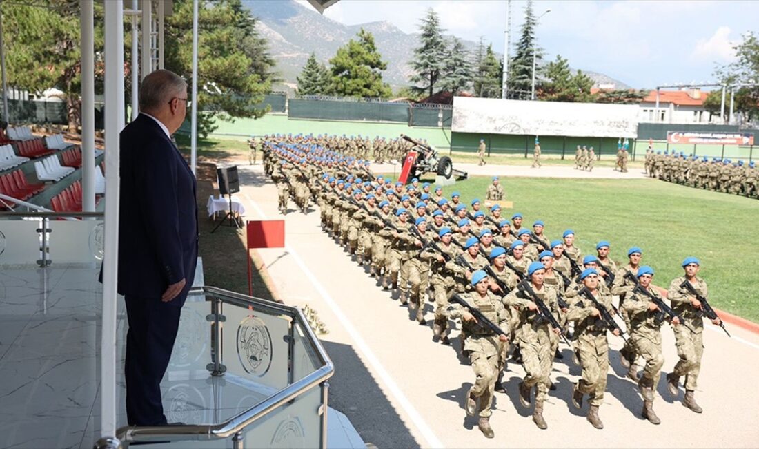 Milli Savunma Bakanı Yaşar