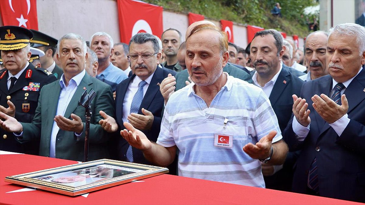 Şehit Piyade Üsteğmen Ayar, Trabzon’da son yolculuğuna uğurlandı