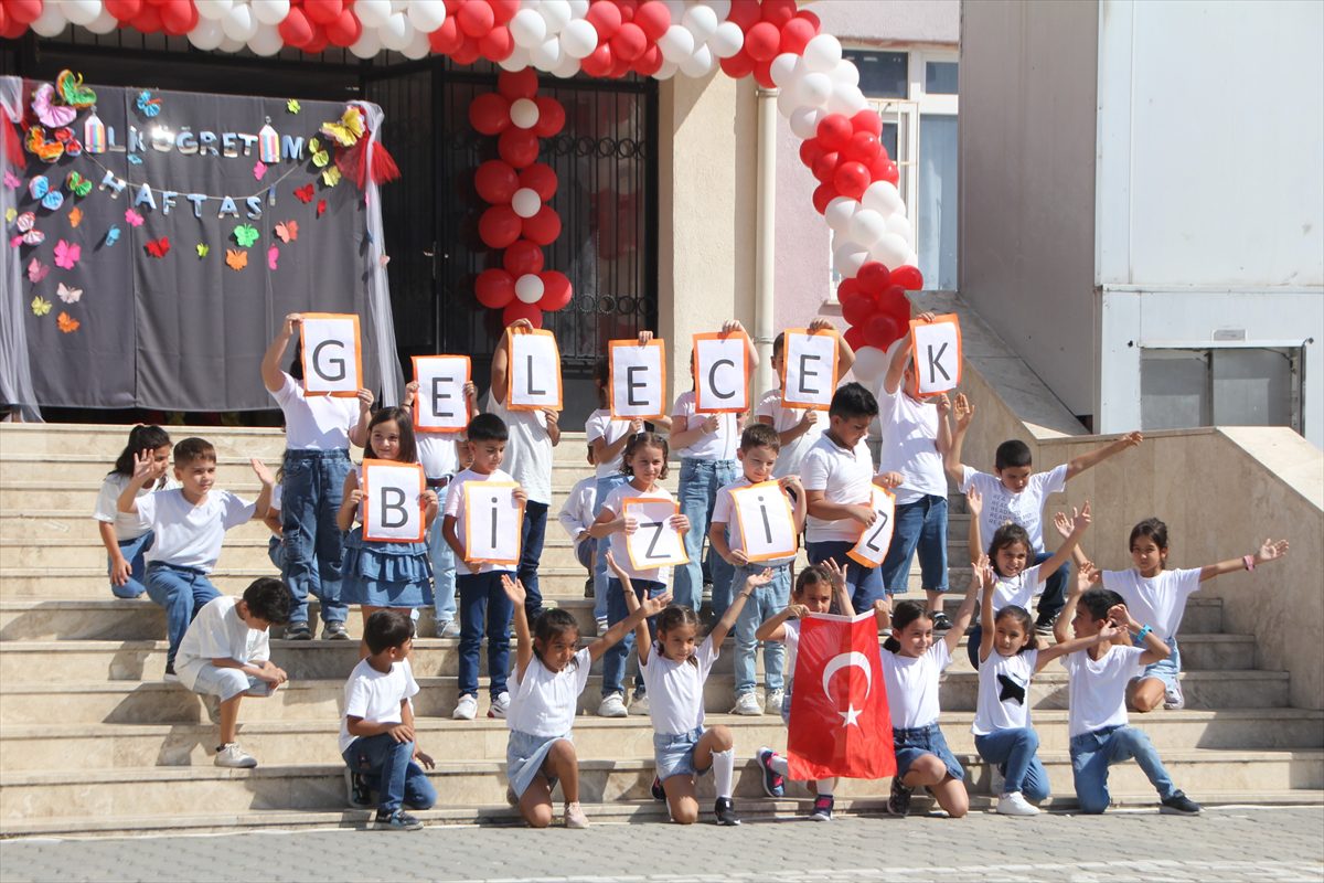 Serik'te İlköğretim Haftası törenlerle kutlandı