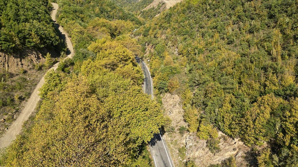 Tekirdağ’daki Ganos Dağı’nın eteklerinde sonbaharın renkleri hakim olmaya başladı