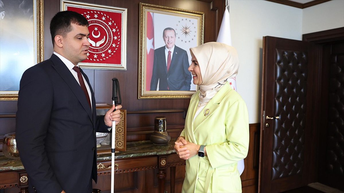 Türkiye’nin ilk görme engelli hakimi görevine başladı