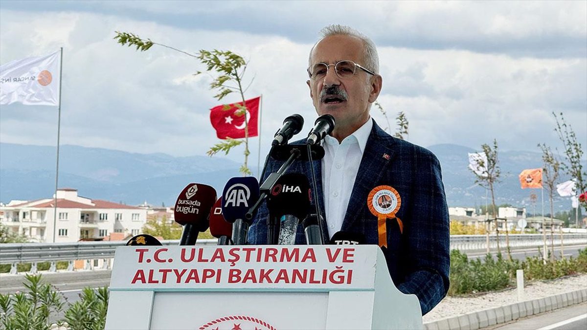 Ulaştırma ve Altyapı Bakanı Uraloğlu: Bölünmüş yollar sayesinde ortalama seyahat hızımız yaklaşık 90 kilometreye çıktı