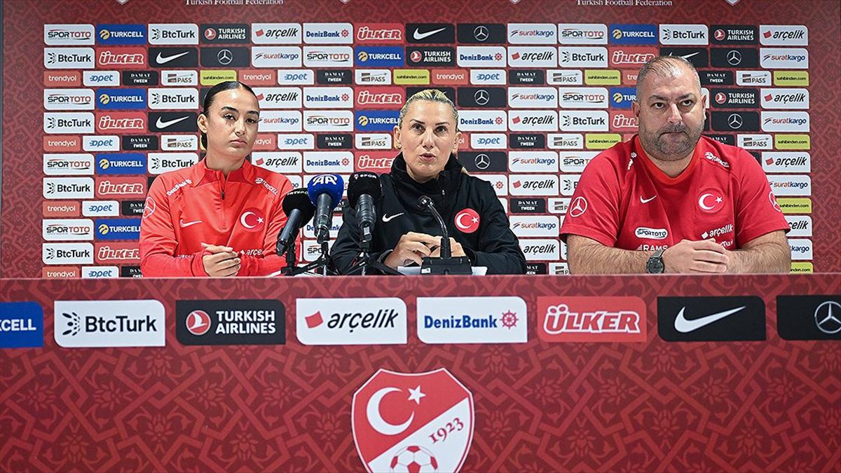 A Milli Kadın Futbol Takımı Teknik Direktörü Kıragası: Kadın futbolu adına tarihi bir maç oynayacağız