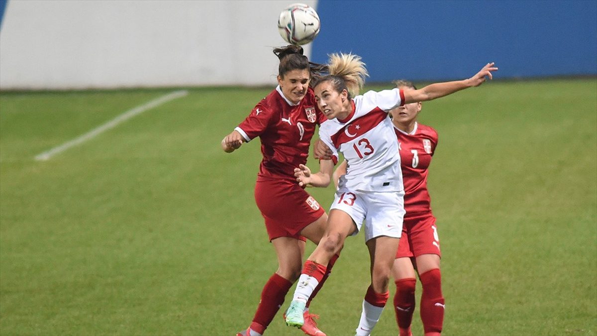 A Milli Kadın Futbol Takımı, Ukrayna maçına odaklandı