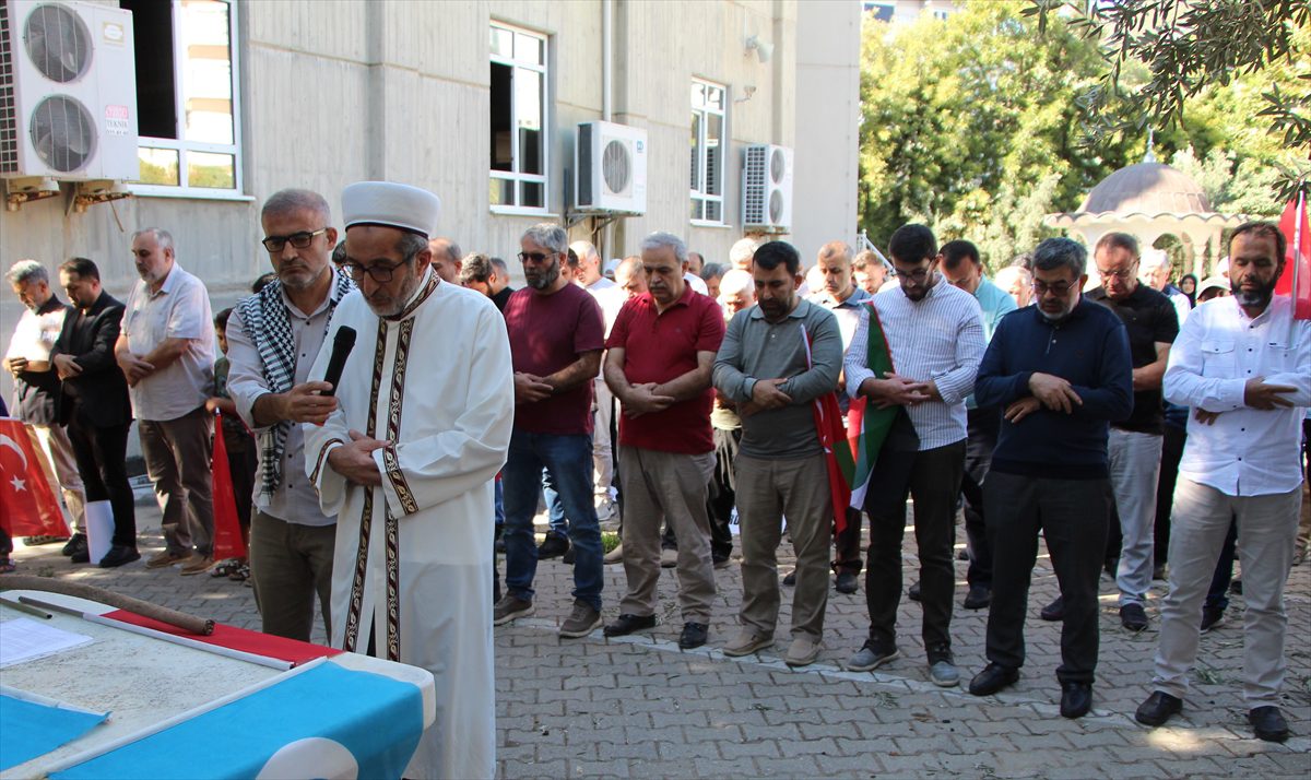 Alanya'da TUSAŞ'a yönelik terör saldırısında şehit olanlar için gıyabi cenaze namazı kılındı