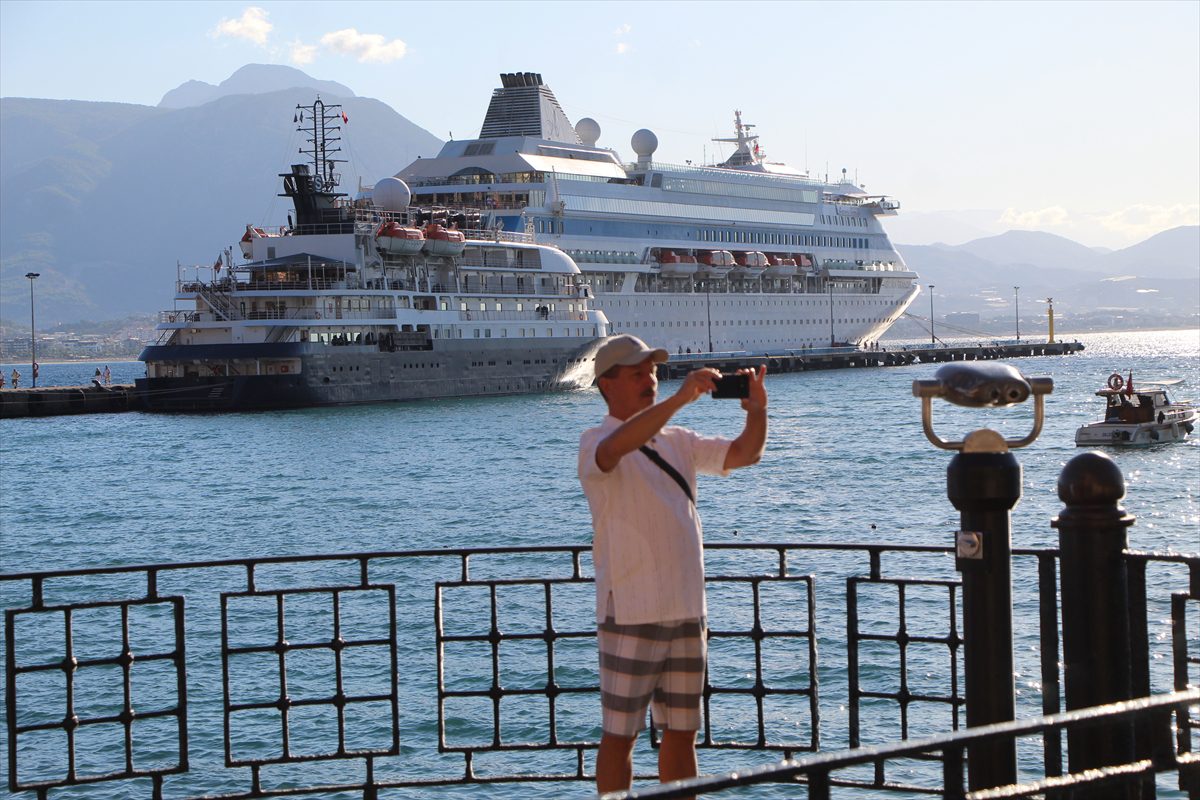 Alanya'ya iki kruvaziyerle 1132 yolcu geldi