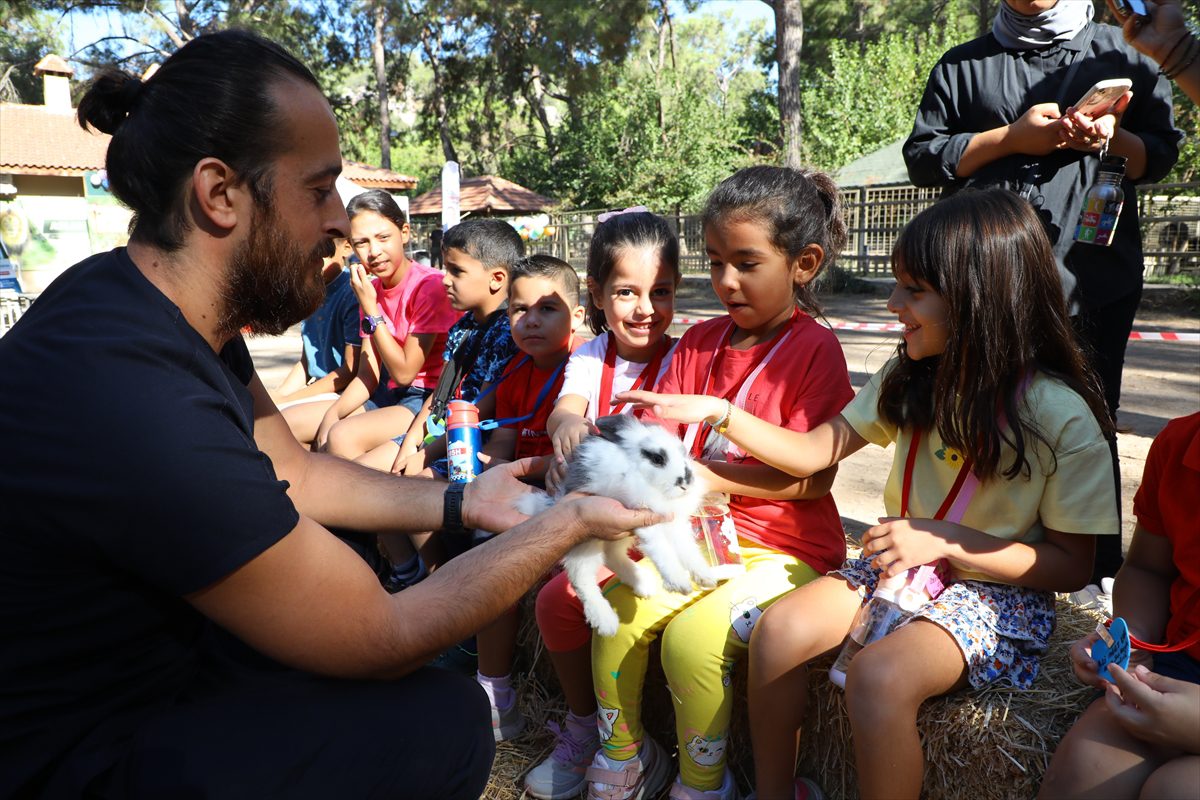 Antalya’da 4 Ekim Dünya Hayvanları Koruma Günü etkinliği düzenlendi