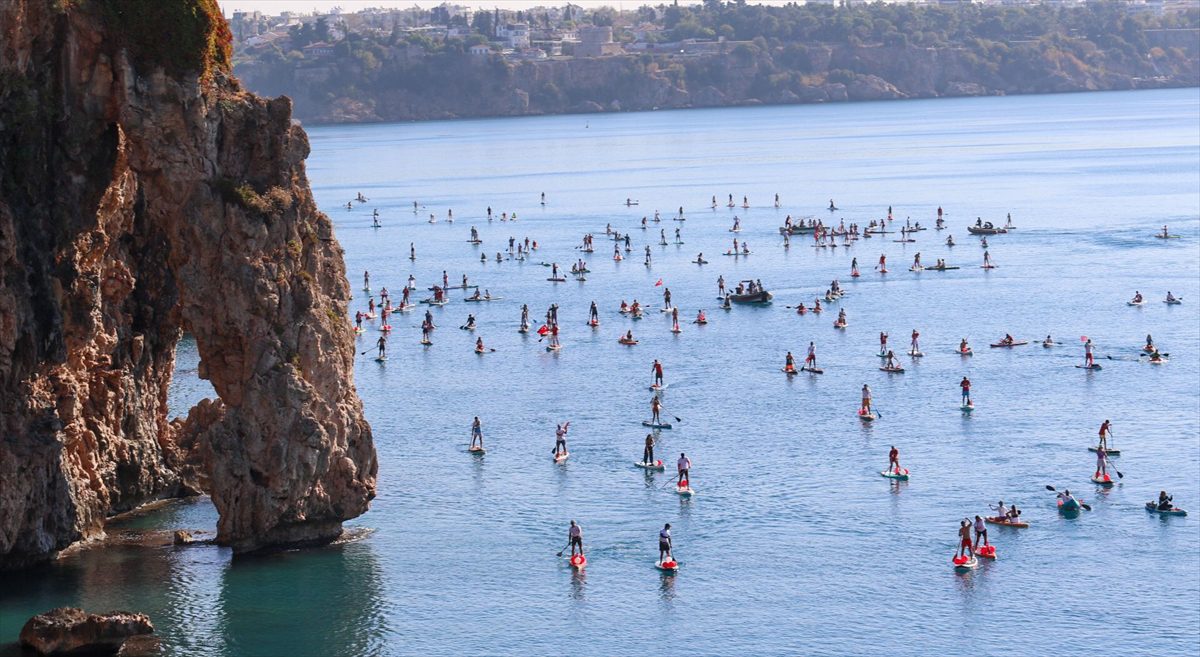 Antalya'da “Cumhuriyet'in 101. yılı” denizde Türk bayrağı açılarak kutlandı