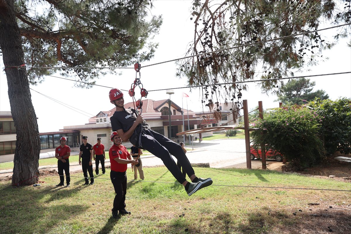 Antalya’da işitme engelli öğrencilere afet farkındalık eğitimi