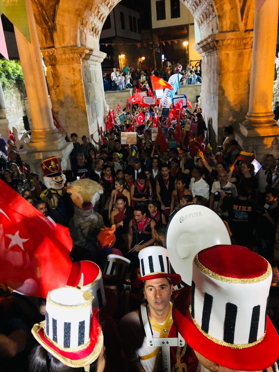 Antalya'da Kaleiçi Old Town Festivali'nde kortej yürüyüşü yapıldı