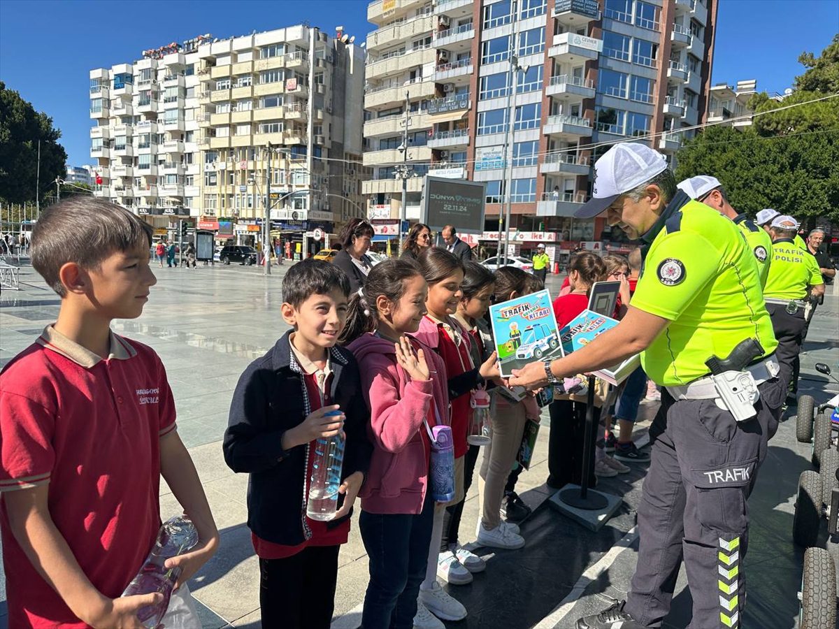 Antalya'da öğrencilere trafik eğitimi verildi