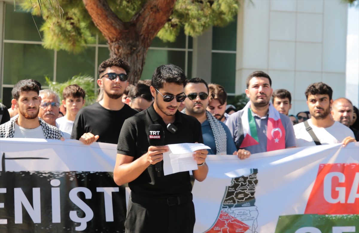 Antalya’da TÜGVA İl Temsilciliği İsrail’in Filistin’e yönelik saldırılarını protesto etti