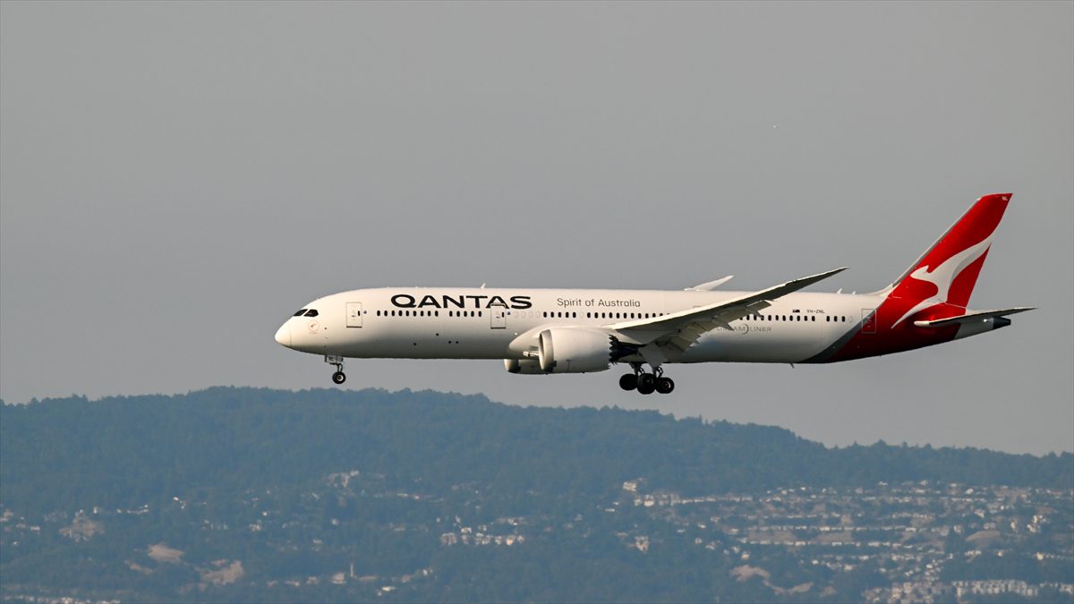 Avustralya'da iptal edilen uçuşların biletlerini satan Qantas'a 100 milyon dolar para cezası