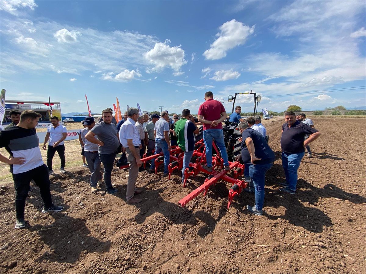 “Bahçelerde Faz 5 Devri” etkinliklerinde New Holland'ın ürünlerini çiftçiler deneyimledi