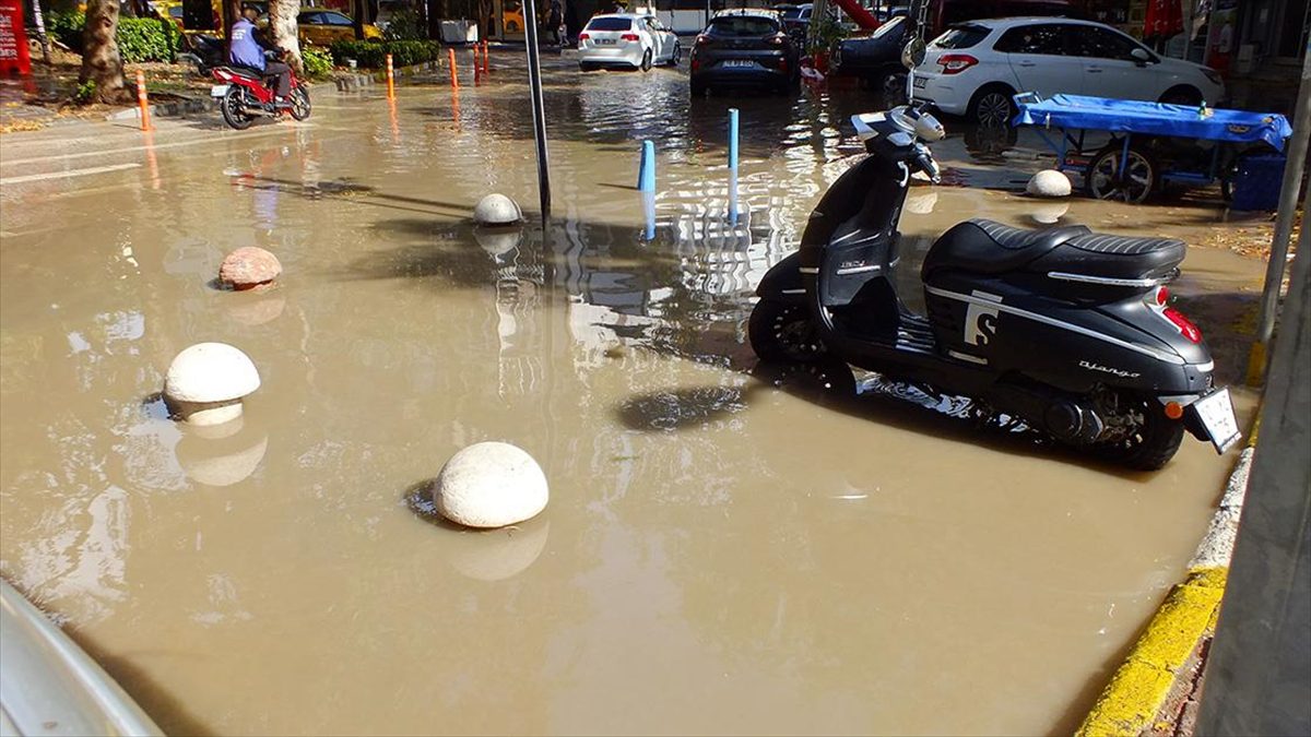 Balıkesir’de sağanak etkili oldu