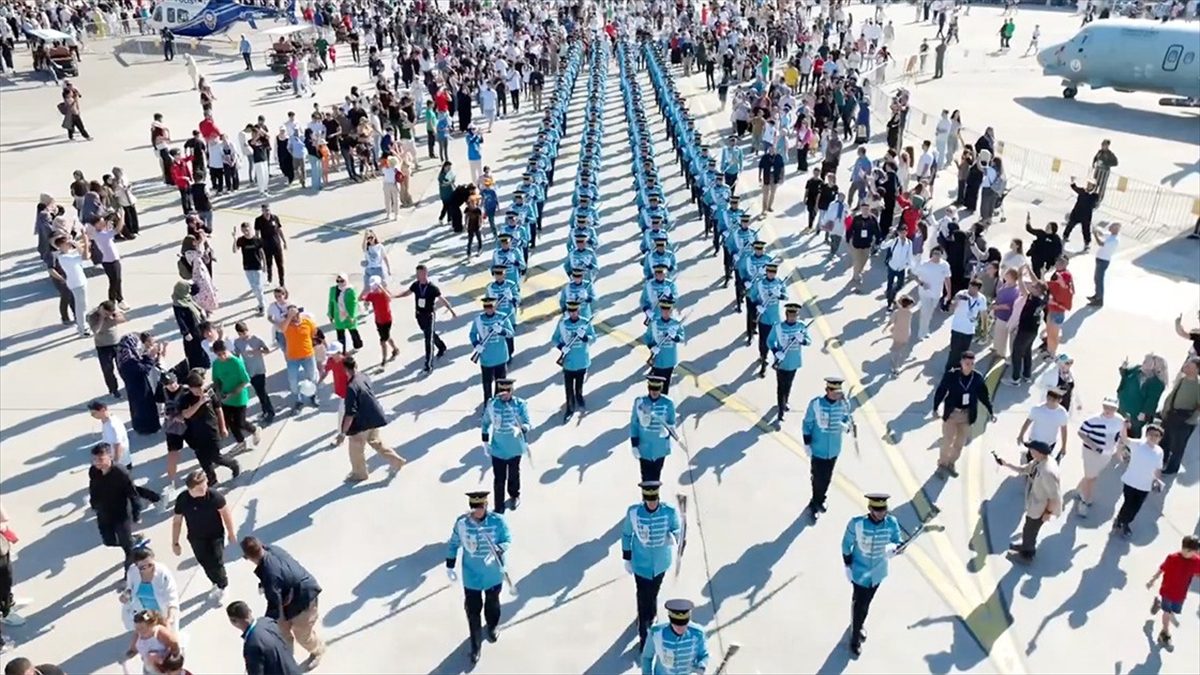 Cumhurbaşkanlığı Muhafız Alayı Tüfekli Gösteri Bölüğü, TEKNOFEST’te gösteri yaptı