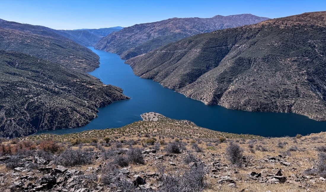 Fırat Nehri üzerinde kurulu