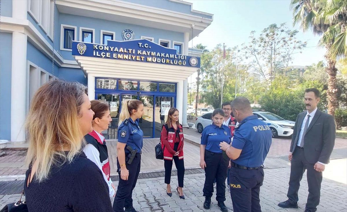 Hiranur'un polislik hayali, Dünya Kız Çocukları Günü'nde gerçek oldu