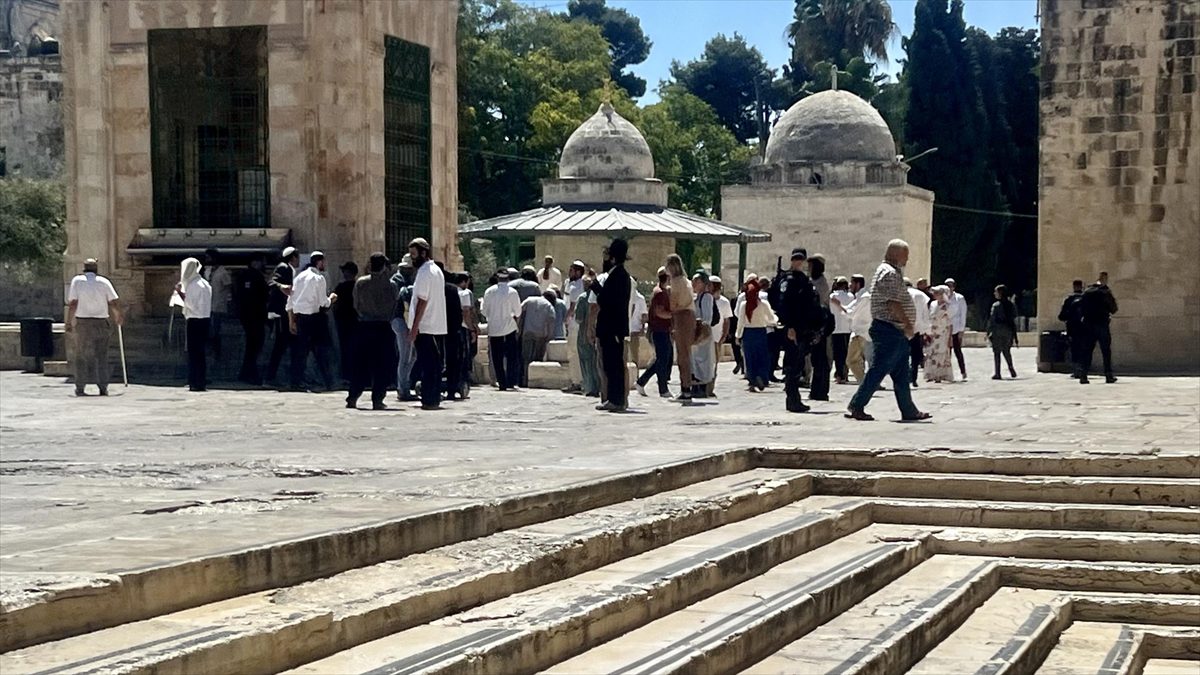 İsrailli gaspçılar “Roş Haşanah Bayramı” bahanesiyle Mescid-i Aksa'ya baskın düzenledi