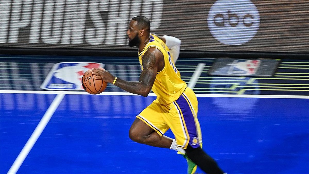 LeBron ve Bronny James, NBA'de tarihe geçti