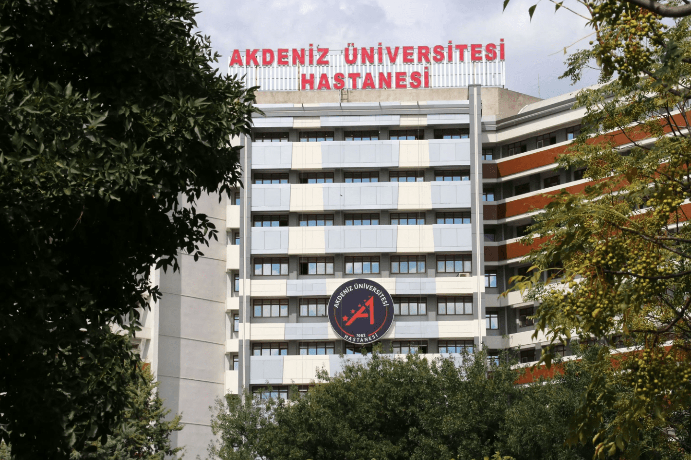 Akdeniz Üniversitesi’nde sağlık krizi, Vatandaşlar isyan etti