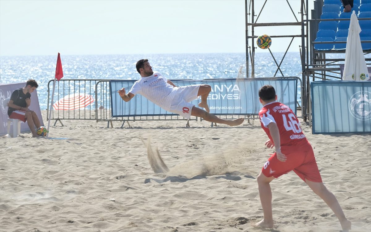 TFF Plaj Futbol Ligi Süper Finalleri, Alanya'da başladı