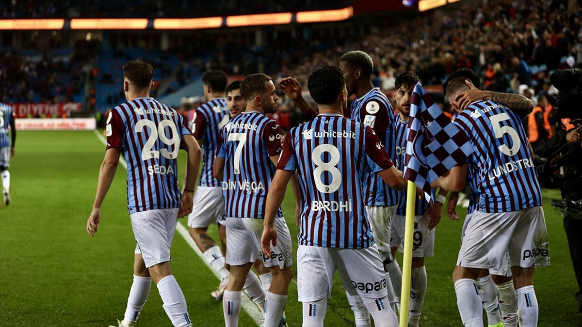 Trabzonspor, Başakşehir'i yenerek yenilmezliğini sürdürdü