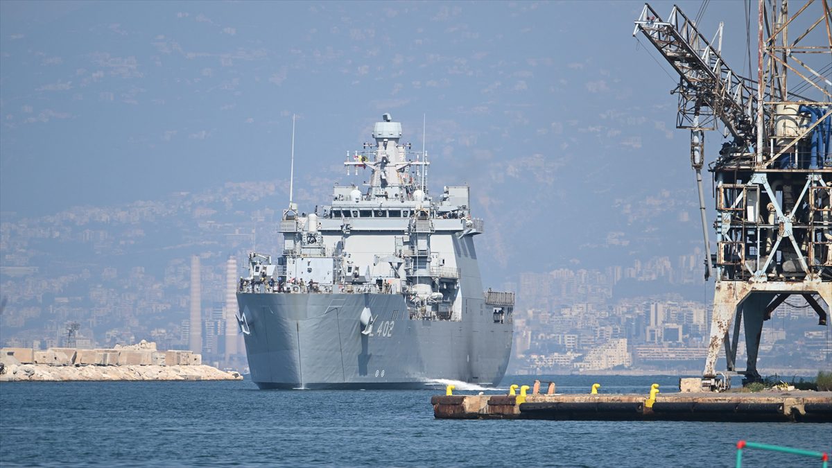 Türkiye’nin 966 kişiyi Lübnan’dan tahliye ettiği gemi Mersin’e doğru yola çıktı