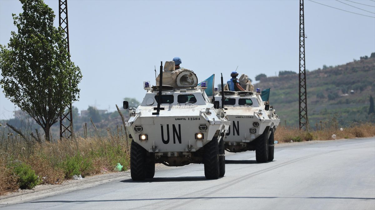 UNIFIL, Lübnan’daki mevzilerinde kalmaya devam edeceklerini açıkladı