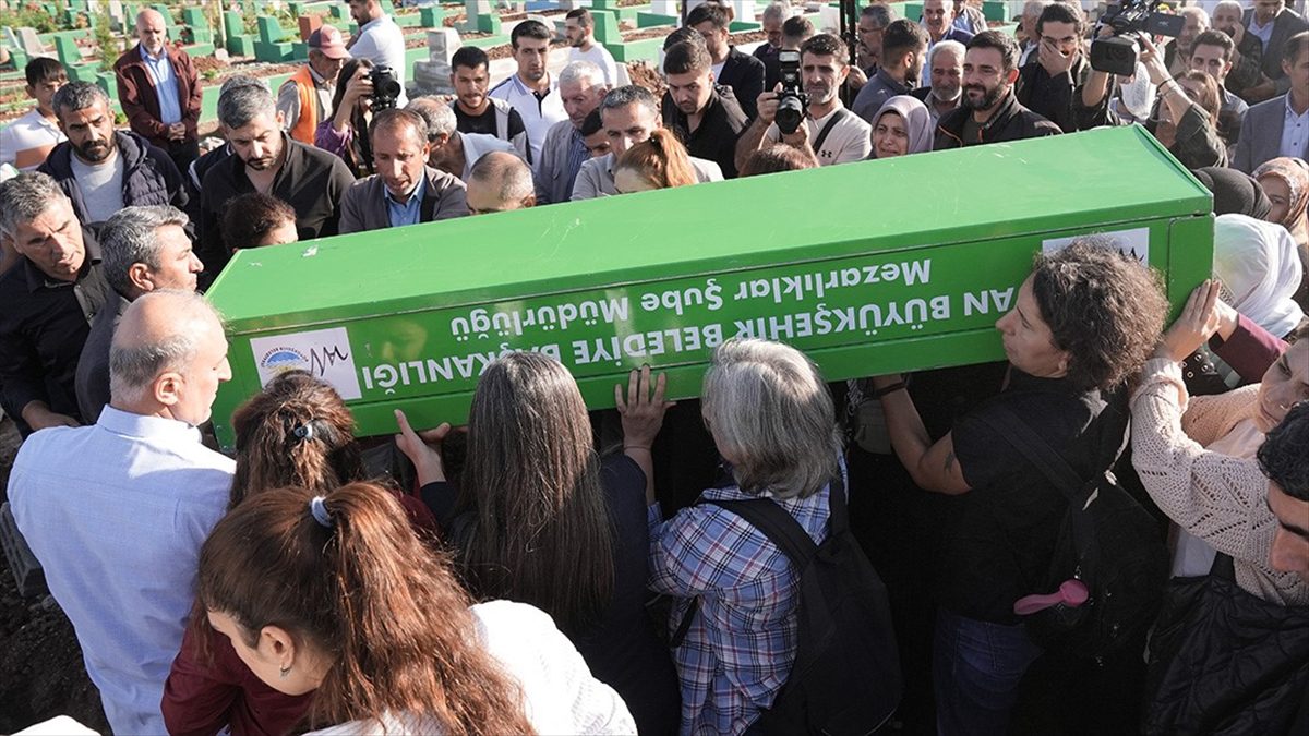 Van Gölü kıyısında cansız bedeni bulunan Rojin Kabaiş'ten alınan numuneler İstanbul'a gönderildi