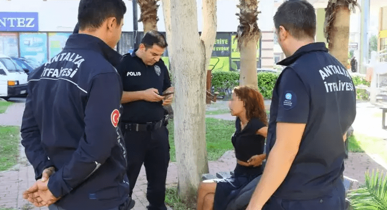 Antalya’da park içerisinde bulunan