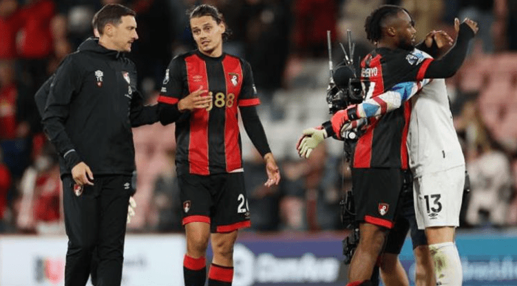 İngiltere Premier Lig ekibi Bournemouth'ta forma giyen 27 yaşındaki milli